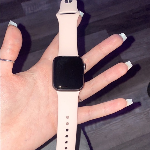 Apple Watch - Picture 2 of 2